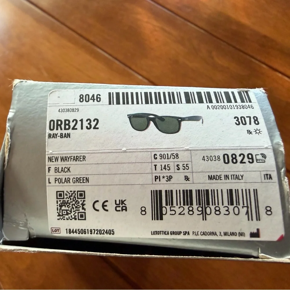 Ray-Ban Black New Wayfarer Sunglasses NWOT